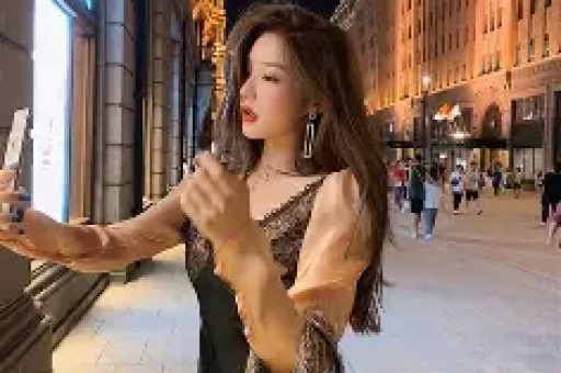 女主浮出水面!马克龙被爱妻“掌掴”线岁身姿饱满