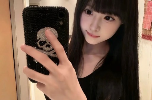 石明的爆料引发网友热议掀起了一股八卦风潮